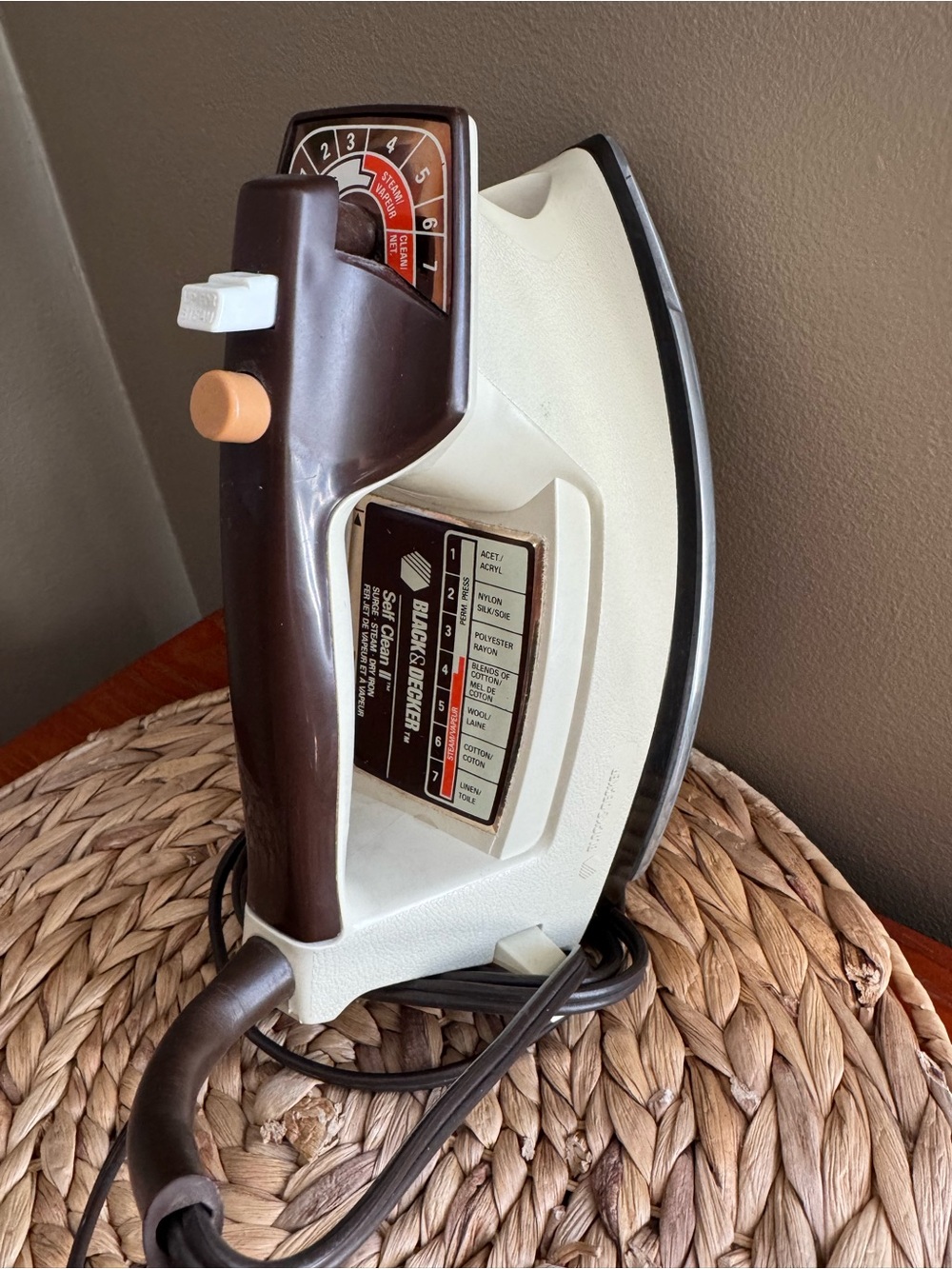 🪩2/$50 Mix & Match Listings - Vintage Black & Decker Iron